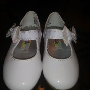 New Rachel Shoes white w bows sz 5 toddler